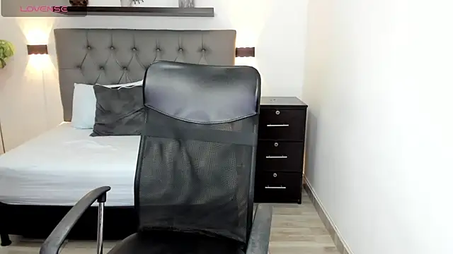 emily villamil online show from December 4, 7:56 pm