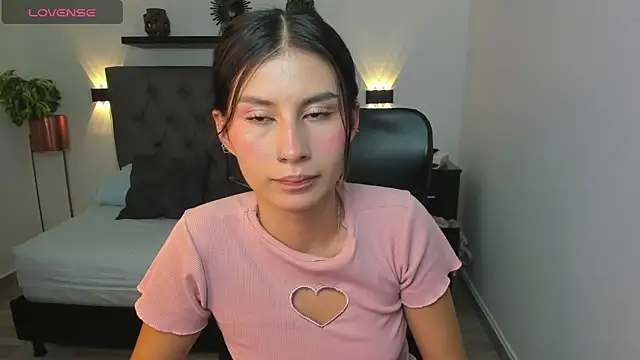 emily villamil online show from December 17, 7:48 pm