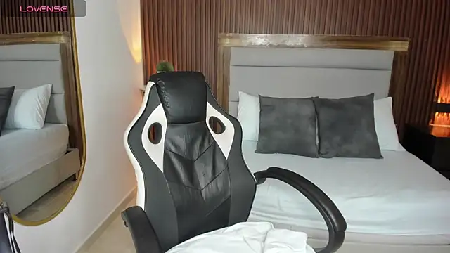 emily villamil online show from December 21, 1:32 pm