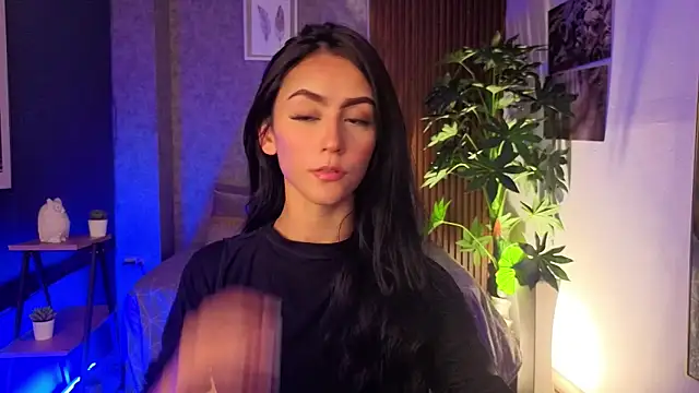 Coralinnee  online show from May 8, 3:01 am