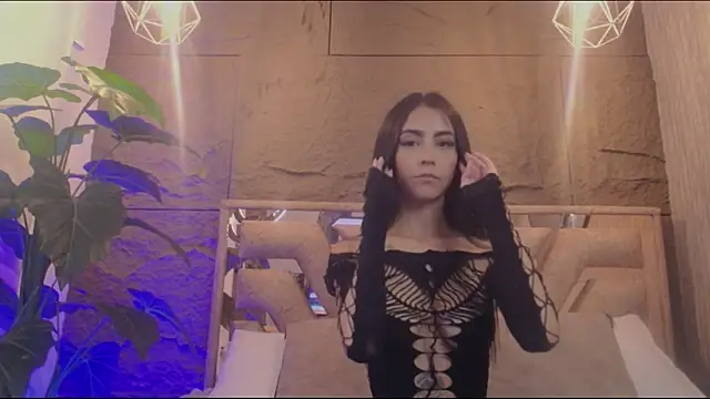 Coralinnee  online show from May 14, 4:41 am