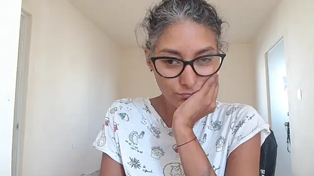 Snapshot of brdot_ chatting on November 9, 2:26 pm brdot online show from November 9, 2:26 pm