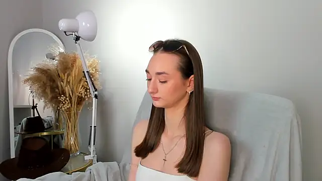 Kelly Powell online show from June 18, 1:17 am