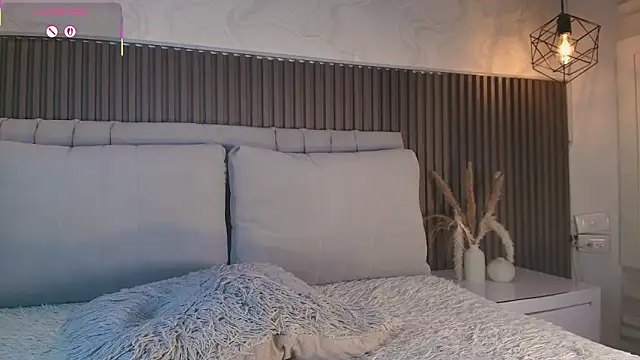 SHANONCLARK online show from March 5, 7:10 pm