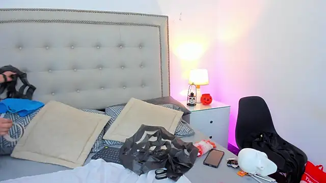 RubyReyes online show from October 28, 1:47 pm