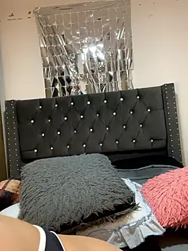 Lady  Pink online show from January 18, 9:13 am