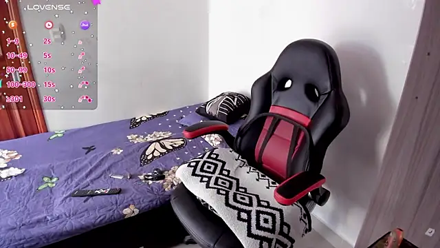 Snapshot of Aron_Baylor chatting on October 2, 7:10 pm Aron Baylor online show from October 2, 7:10 pm