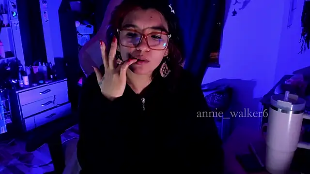 annie walker6 online show from July 9, 4:38 am