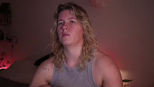 moonamii online show from October 23, 8:40 pm