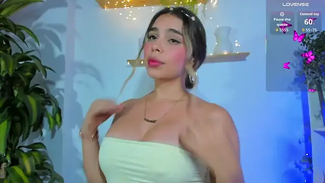 Snapshot of crisbell_lopez chatting on April 2, 2:31 am crisbell lopez online show from April 2, 2:31 am