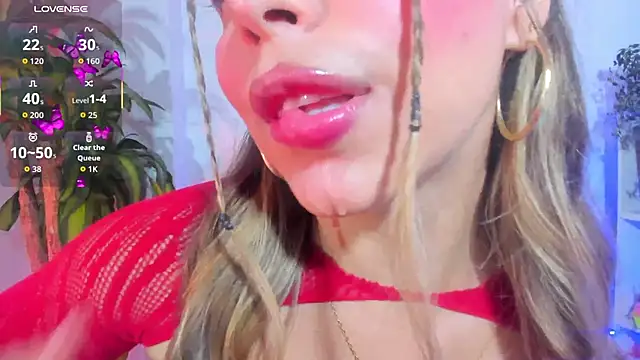 Snapshot of crisbell_lopez chatting on April 20, 12:35 am crisbell lopez online show from April 20, 12:35 am