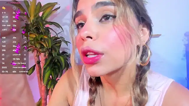 Snapshot of crisbell_lopez chatting on May 4, 12:39 am crisbell lopez online show from May 4, 12:39 am