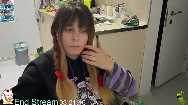 Snapshot of ShiroiFubuki chatting on April 15, 5:09 pm ShiroiFubuki online show from April 15, 5:09 pm
