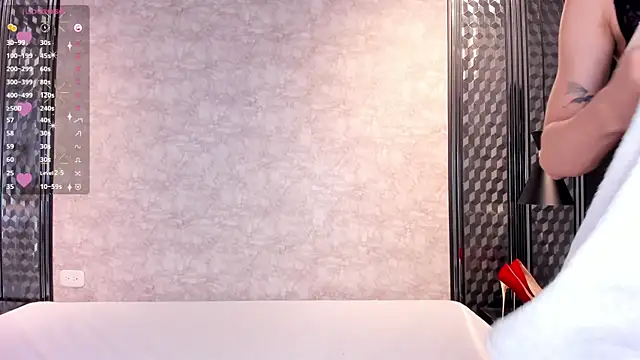 Jiggly   online show from October 17, 9:50 pm