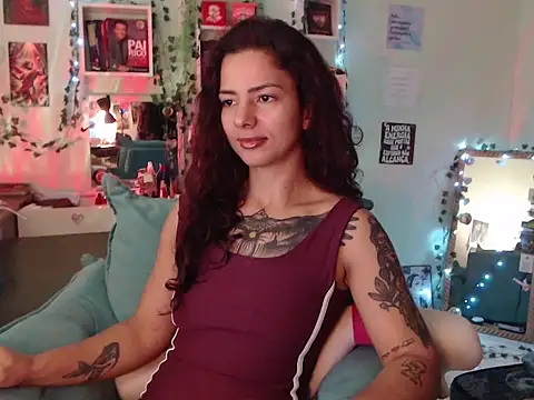 Snapshot of BeellyDance chatting on October 4, 10:35 am BeellyDance online show from October 4, 10:35 am