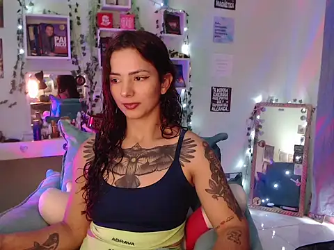 Snapshot of BeellyDance chatting on October 8, 5:43 pm BeellyDance online show from October 8, 5:43 pm