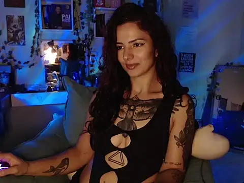 Snapshot of BeellyDance chatting on October 9, 7:45 pm BeellyDance online show from October 9, 7:45 pm