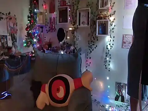 Snapshot of BeellyDance chatting on December 13, 8:04 pm BeellyDance online show from December 13, 8:04 pm