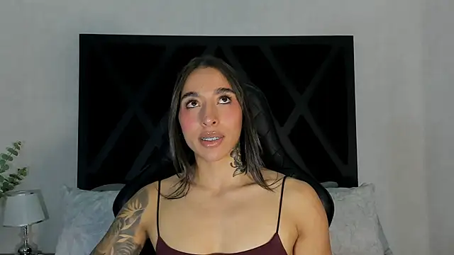 Snapshot of KAYLA_BATISTA chatting on June 14, 12:08 am KAYLA BATISTA online show from June 14, 12:08 am