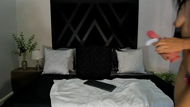 Snapshot of KAYLA_BATISTA chatting on June 14, 2:24 am KAYLA BATISTA online show from June 14, 2:24 am