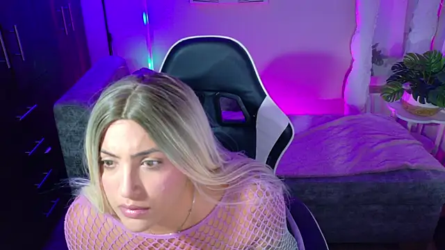 a belladanger online show from May 30, 2:30 am
