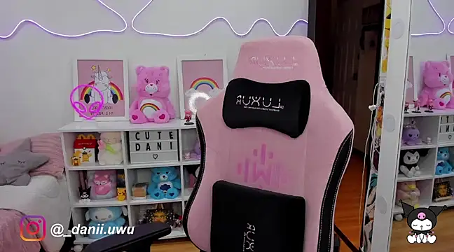 CuteDani  online show from March 3, 8:16 am