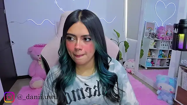 CuteDani  online show from February 13, 1:51 pm