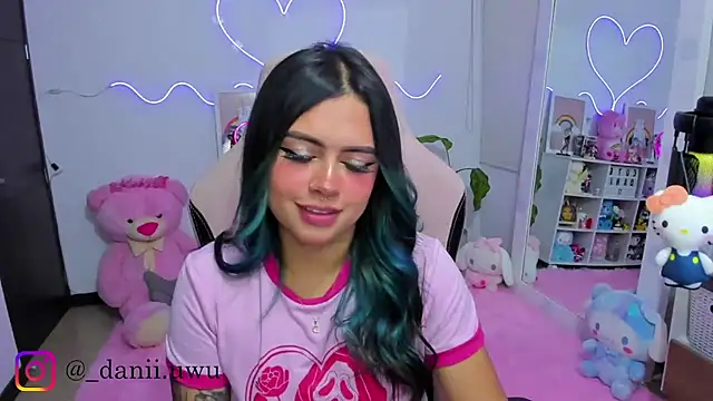 CuteDani  online show from February 25, 4:44 am