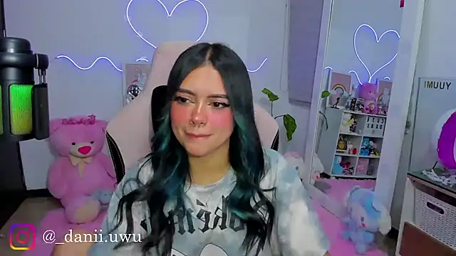 CuteDani  online show from March 20, 3:11 am