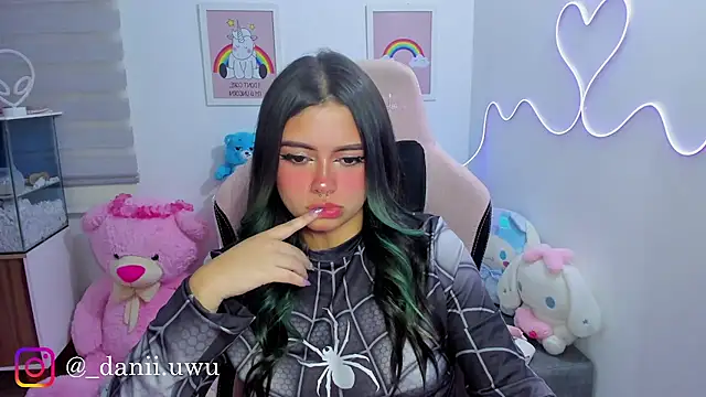 Snapshot of CuteDani_ chatting on June 13, 3:59 am CuteDani online show from June 13, 3:59 am