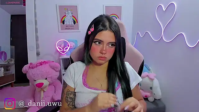 CuteDani  online show from June 23, 4:54 am