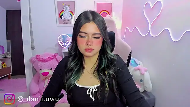 CuteDani  online show from July 6, 4:20 am