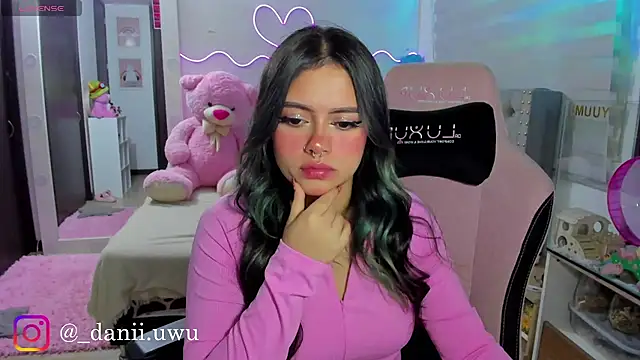 CuteDani  online show from July 15, 1:55 am