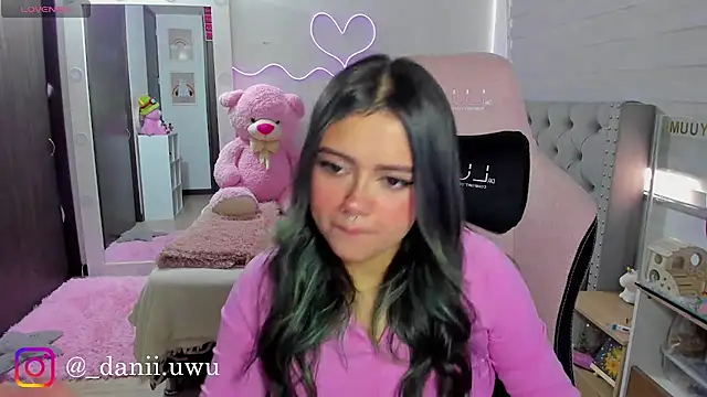 CuteDani  online show from July 15, 5:18 pm
