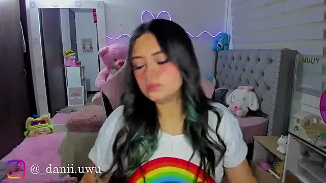 CuteDani  online show from July 20, 1:53 am