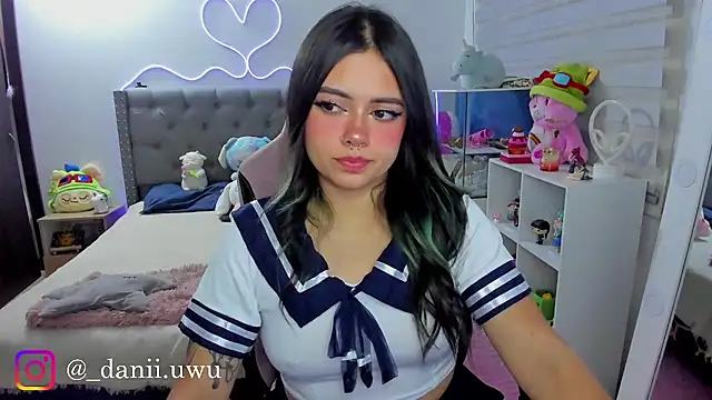 CuteDani  online show from July 28, 5:58 am