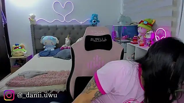 CuteDani  online show from August 4, 4:48 am