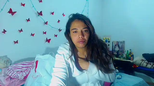 AmaraRoberts420 online show from December 17, 10:43 pm