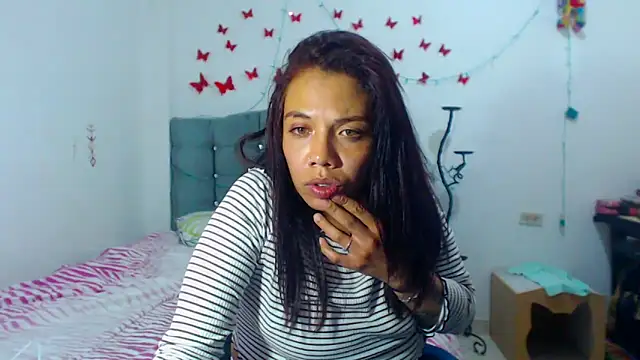 AmaraRoberts420 online show from March 5, 1:42 am