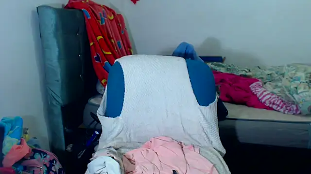 AmaraRoberts420 online show from December 14, 2:06 am