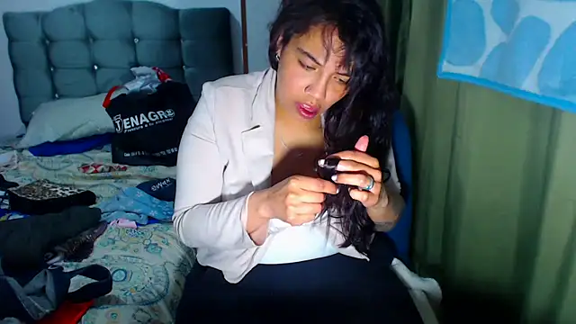 AmaraRoberts420 online show from January 15, 5:01 am