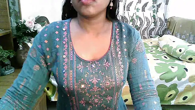 Snapshot of esita_1212 chatting on February 25, 10:26 am esita 1212 online show from February 25, 10:26 am