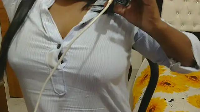 Snapshot of esita_1212 chatting on October 26, 1:00 am esita 1212 online show from October 26, 1:00 am