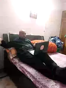 Dick 6inches online show from December 6, 9:43 am