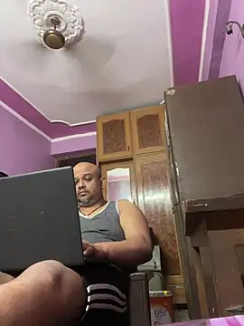 Snapshot of Dick_6inches chatting on April 4, 2:10 am Dick 6inches online show from April 4, 2:10 am