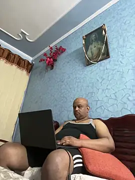 Snapshot of Dick_6inches chatting on April 8, 12:10 am Dick 6inches online show from April 8, 12:10 am