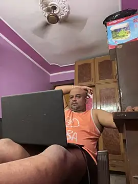 Snapshot of Dick_6inches chatting on April 12, 7:02 am Dick 6inches online show from April 12, 7:02 am
