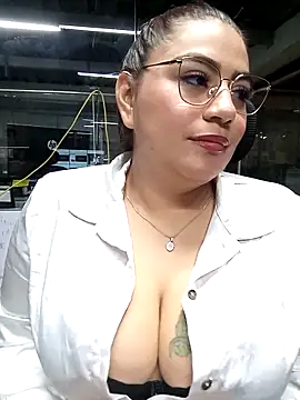 Snapshot of silvia_lane chatting on March 7, 8:13 am silvia lane online show from March 7, 8:13 am