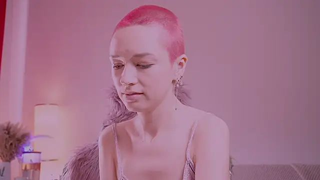 VivianLy  online show from May 14, 10:11 am