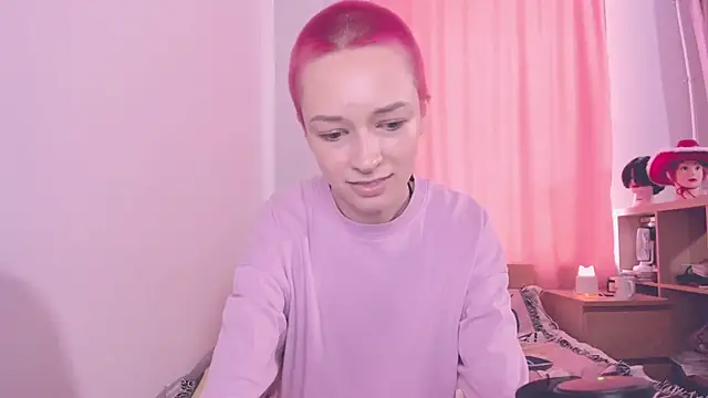 VivianLy  online show from May 19, 1:39 pm